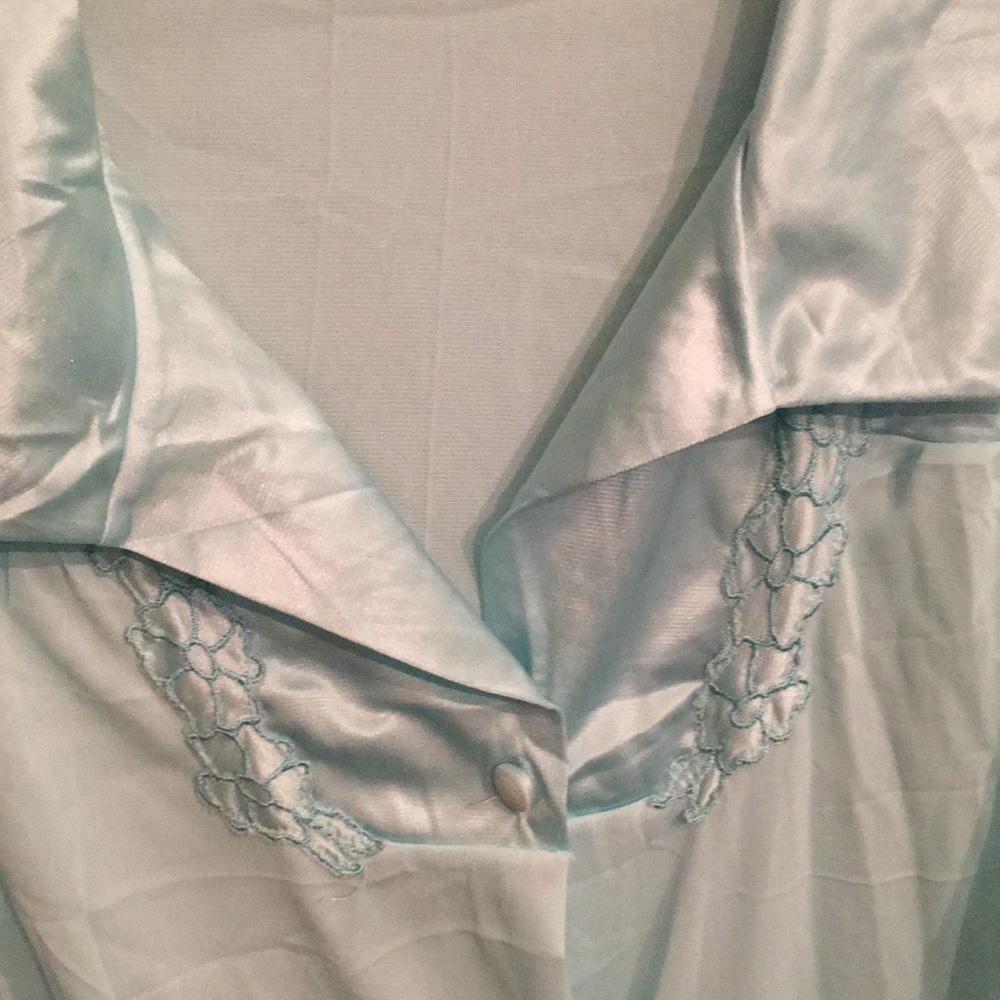 Vanity Fair Robe - Picture 4 of 8